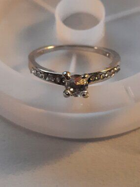 Brand New Dazzling Engagment Ring